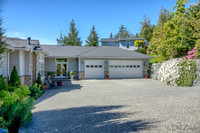 4118 Ellisport Place in Full Bloom