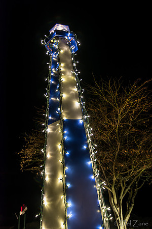 12-03 MH Nighttime Xmas Display--6