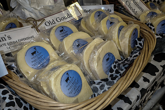 11-23-2013  Xmas Farmers' Market II--27