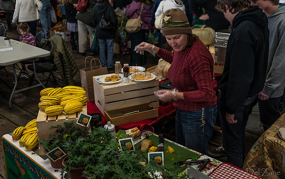 11-23-2013  Xmas Farmers' Market--22
