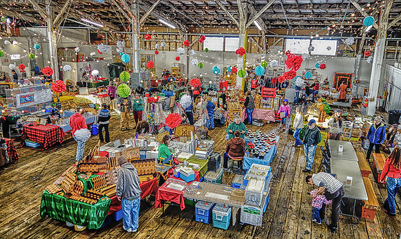 11-23-2013  Xmas Farmers' Market II--56