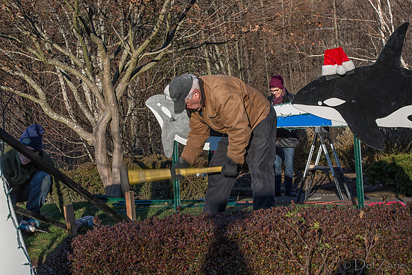 11-30 MH Xmas Display Setup Team--28