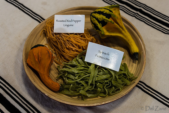 11-23-2013  Xmas Farmers' Market--27
