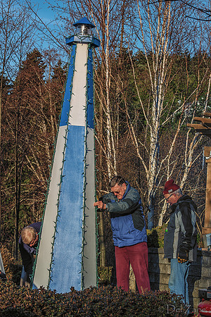 11-30 MH Xmas Display Setup Team--42