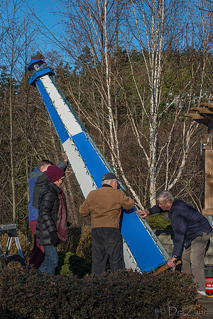 11-30 MH Xmas Display Setup Team--31