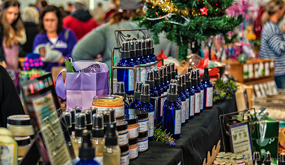 11-23-2013  Xmas Farmers' Market--3
