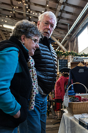 11-23-2013  Xmas Farmers' Market--42