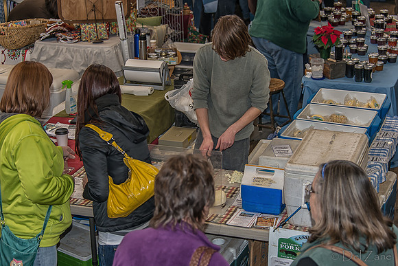 11-23-2013  Xmas Farmers' Market--25